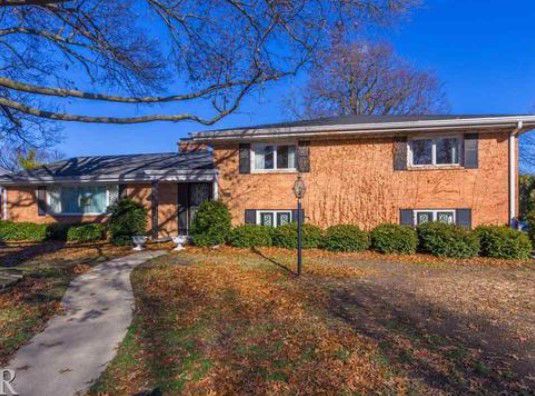 210 Imperial, Bloomington $194,900
